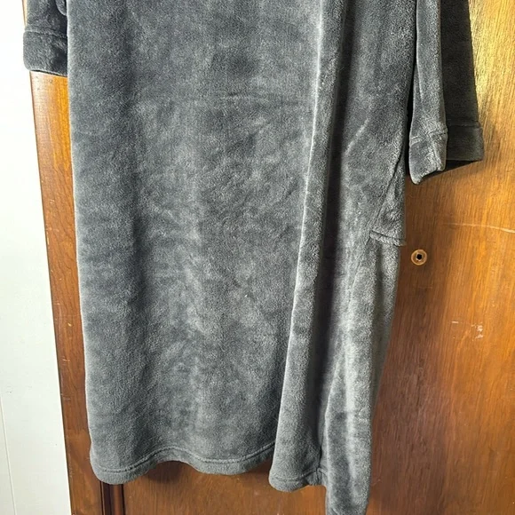 Womans Robe - Picture 4 of 5